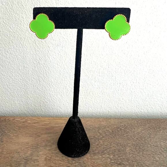 Green enamel elegant chic sophisticated clover stud earrings - Picture 1 of 6